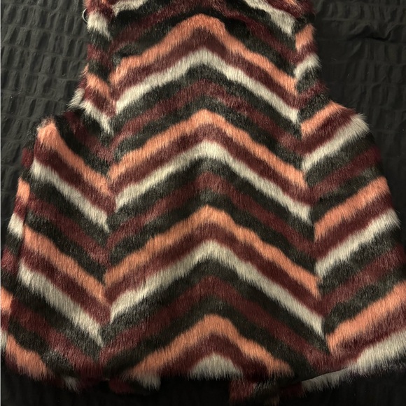 NWOT Michael Kors faux fur vest - Picture 2 of 3